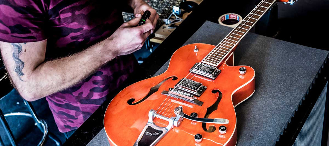 Hoe maak je een gitaar schoon?