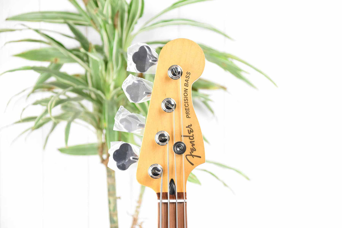 Fender Player Plus Precision Bass 3-Color Sunburst PF