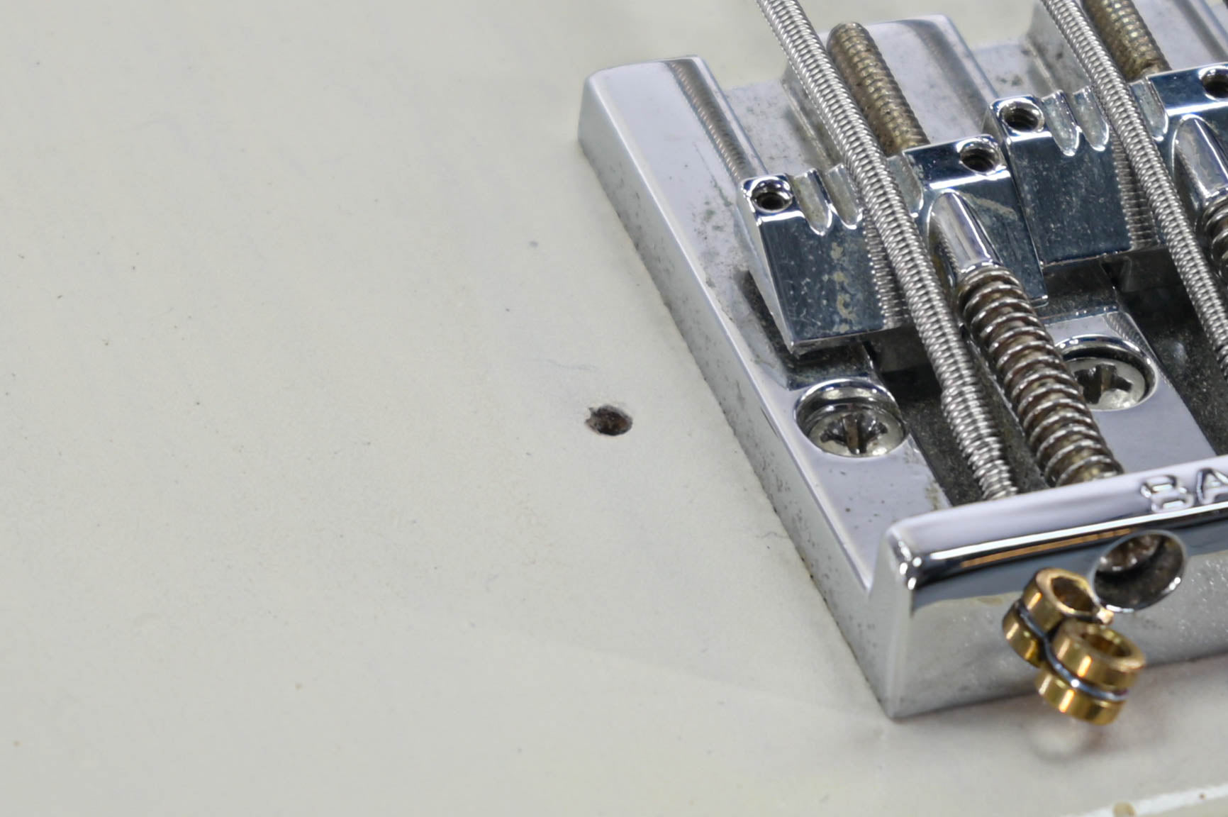 Fender Mike Dirnt Precision Bass reliced to white 2006