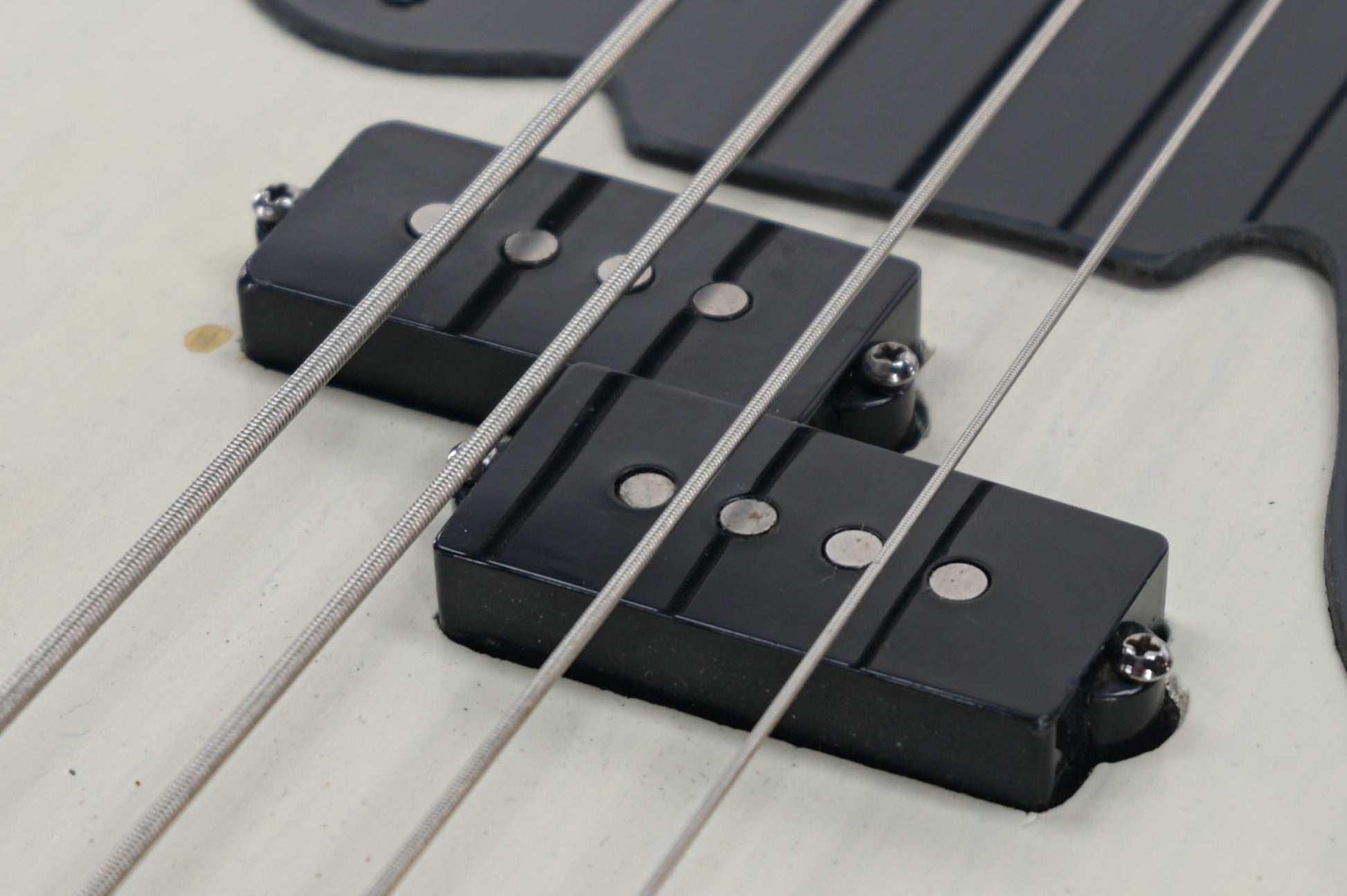 Fender Mike Dirnt Precision Bass reliced to white 2006