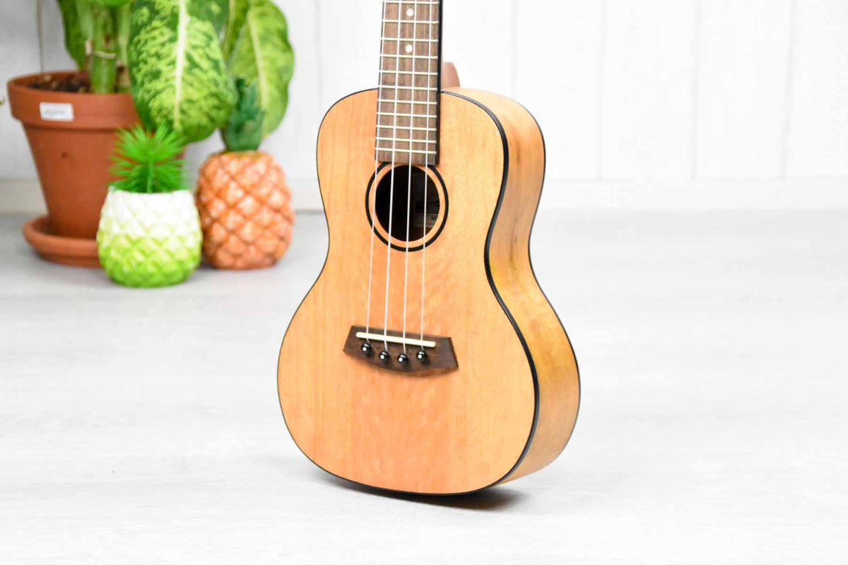 Islander MOC-4 Concert Ukulele Mango