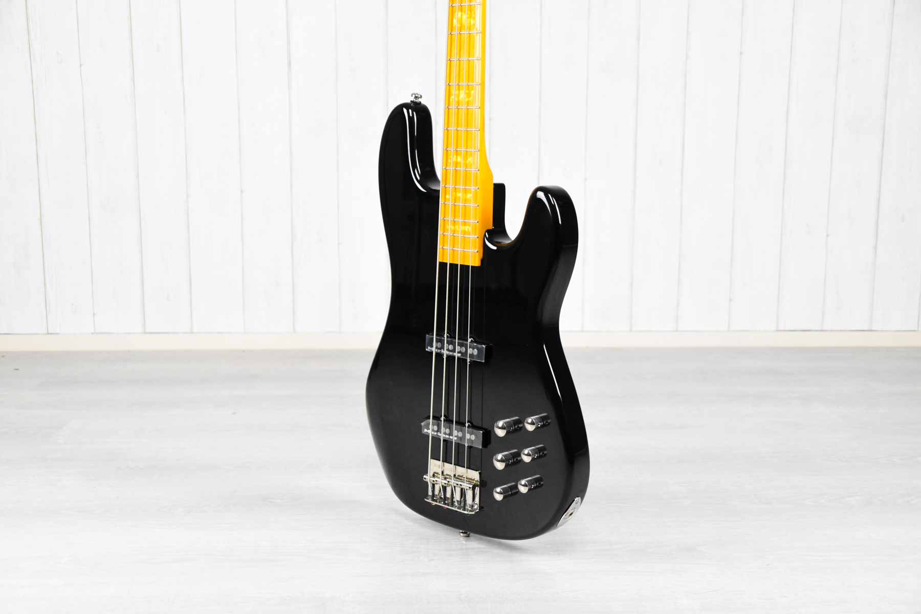 Markbass MB JP Black Lady 4 string CR MP