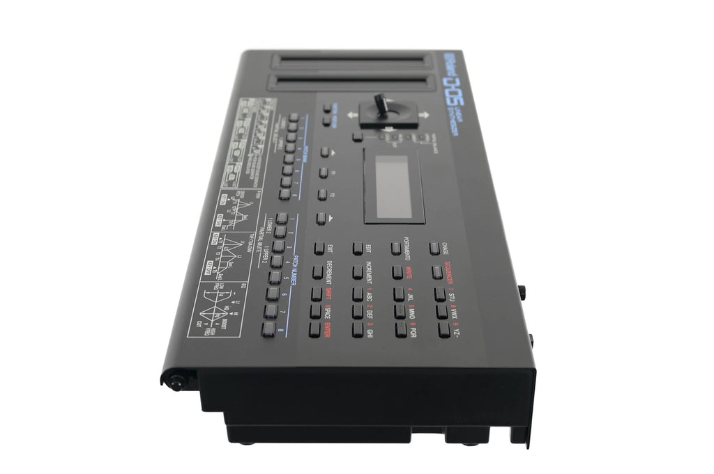 Roland D-05