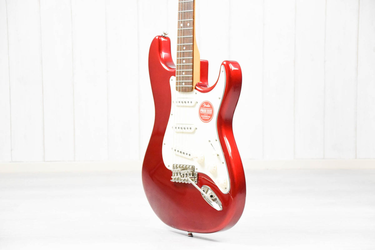Squier Classic Vibe 60&#39;s stratocaster Candy Apple Red