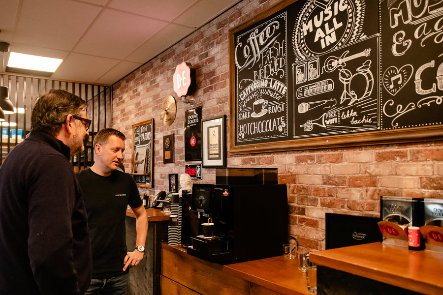 Koffiebar in de winkel van Music All In
