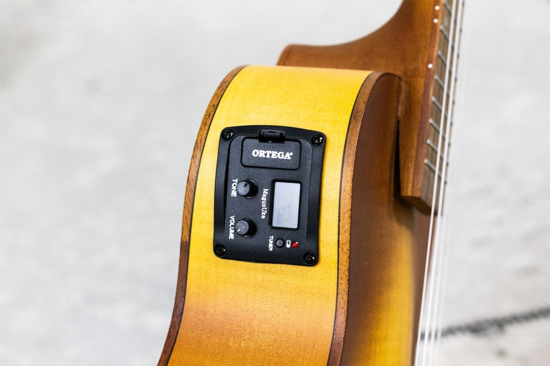 Ortega RUSL-HSB Ukulele Saloon Series Semi Akoestisch (5375849070756)
