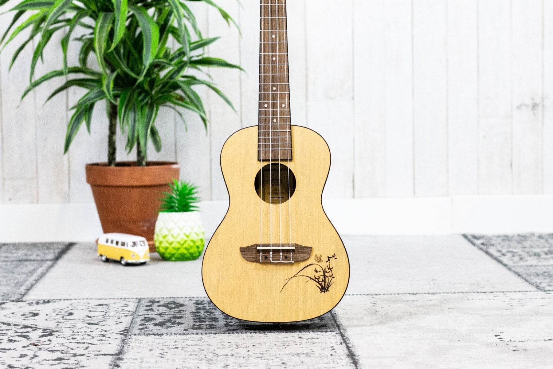 Ortega Guitars Concert Ukelele akoestisch - Bonfire Series - Sapeledeken met lasergegraveerd motief (RU5MM Ortega Guitars Concert Ukelele akoestisch - Bonfire Series - Sapeledeken met lasergegraveerd motief (RU5MM