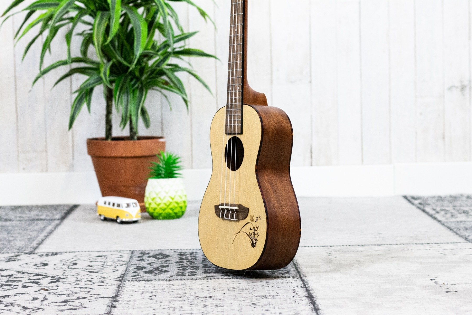 Ortega Guitars Concert Ukelele linkshandigen, elektro-akoestisch, Bonfire serie, sparren, sapele, natuur (RU5CE-L Ortega Guitars Concert Ukelele linkshandigen, elektro-akoestisch, Bonfire serie, sparren, sapele, natuur (RU5CE-L