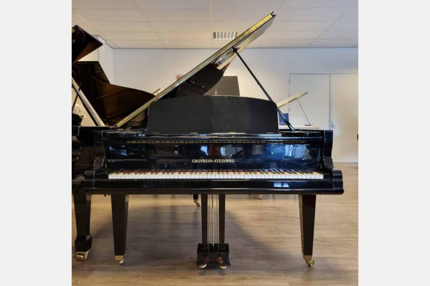 Grotrian Steinweg 200 Zwart Hoogglans  Vleugel