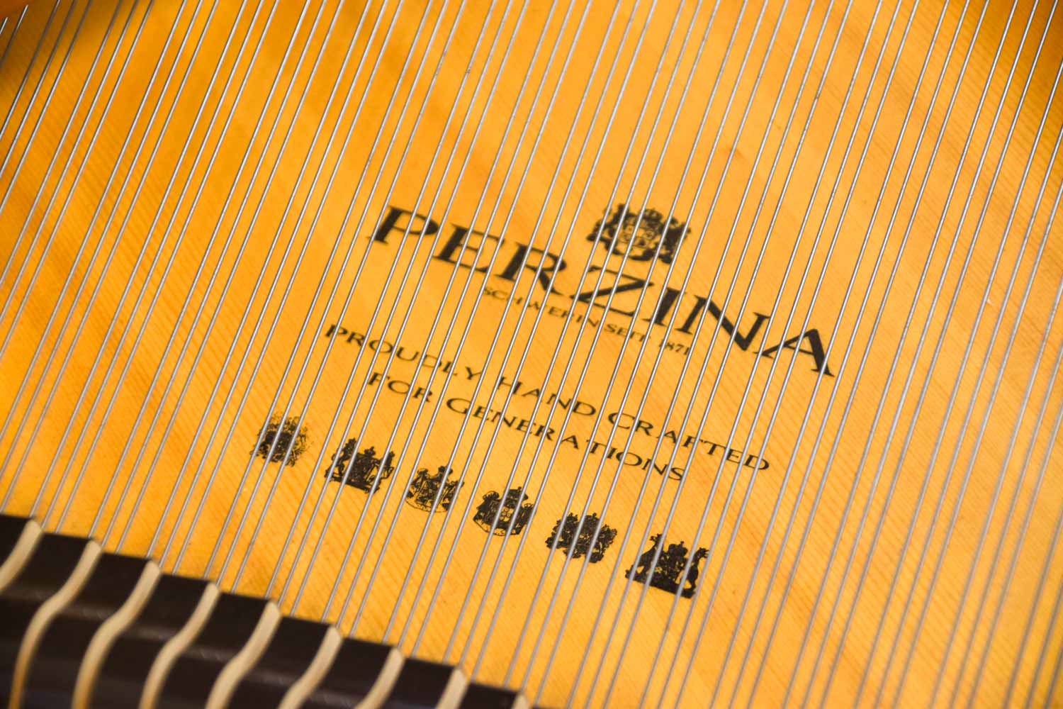 Perzina GP-187 Wit Hoogglans Vleugel