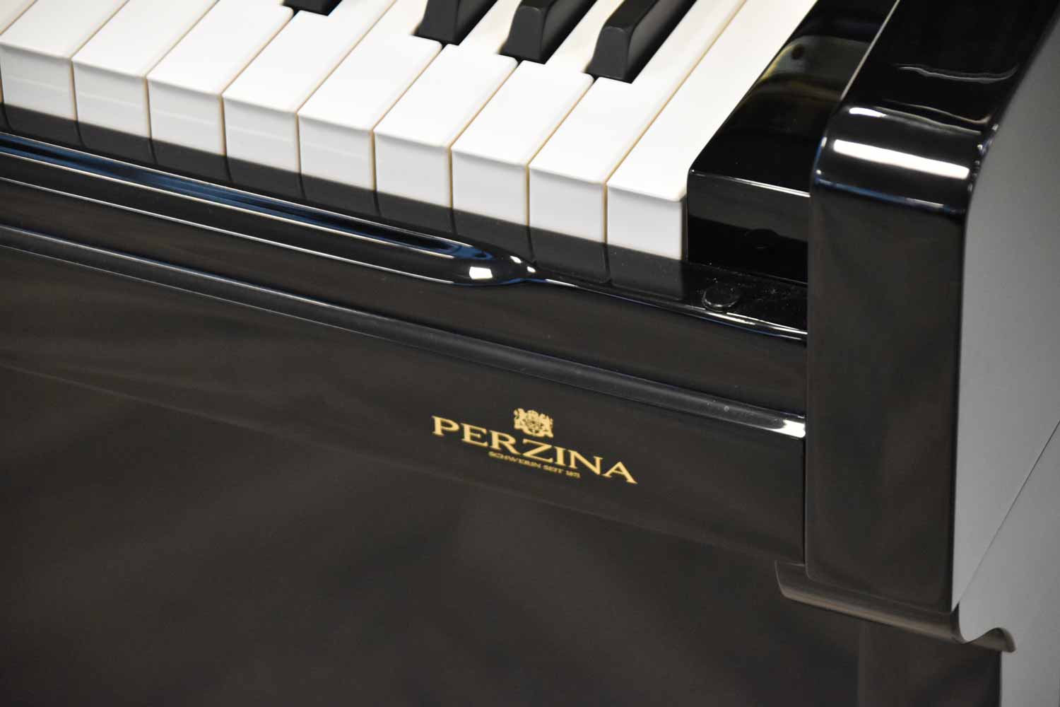 Perzina UP-122 Konsumat Zwart Hoogglans