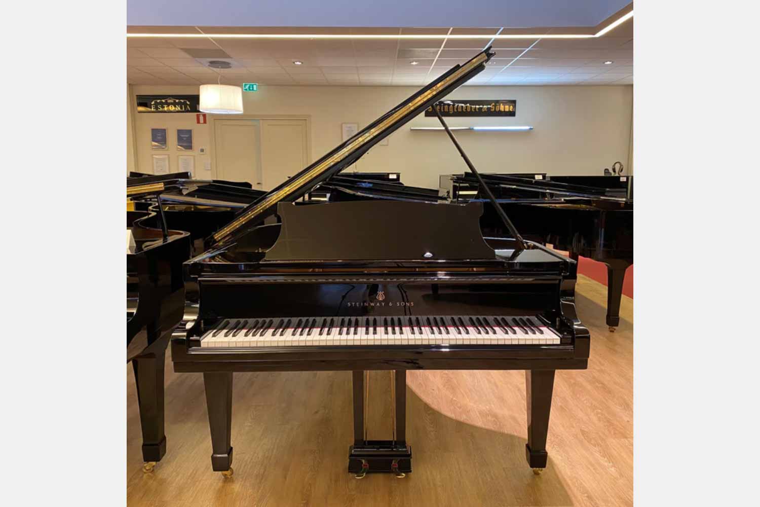 Steinway & Sons O-180 Zwart Hoogglans Vleugel