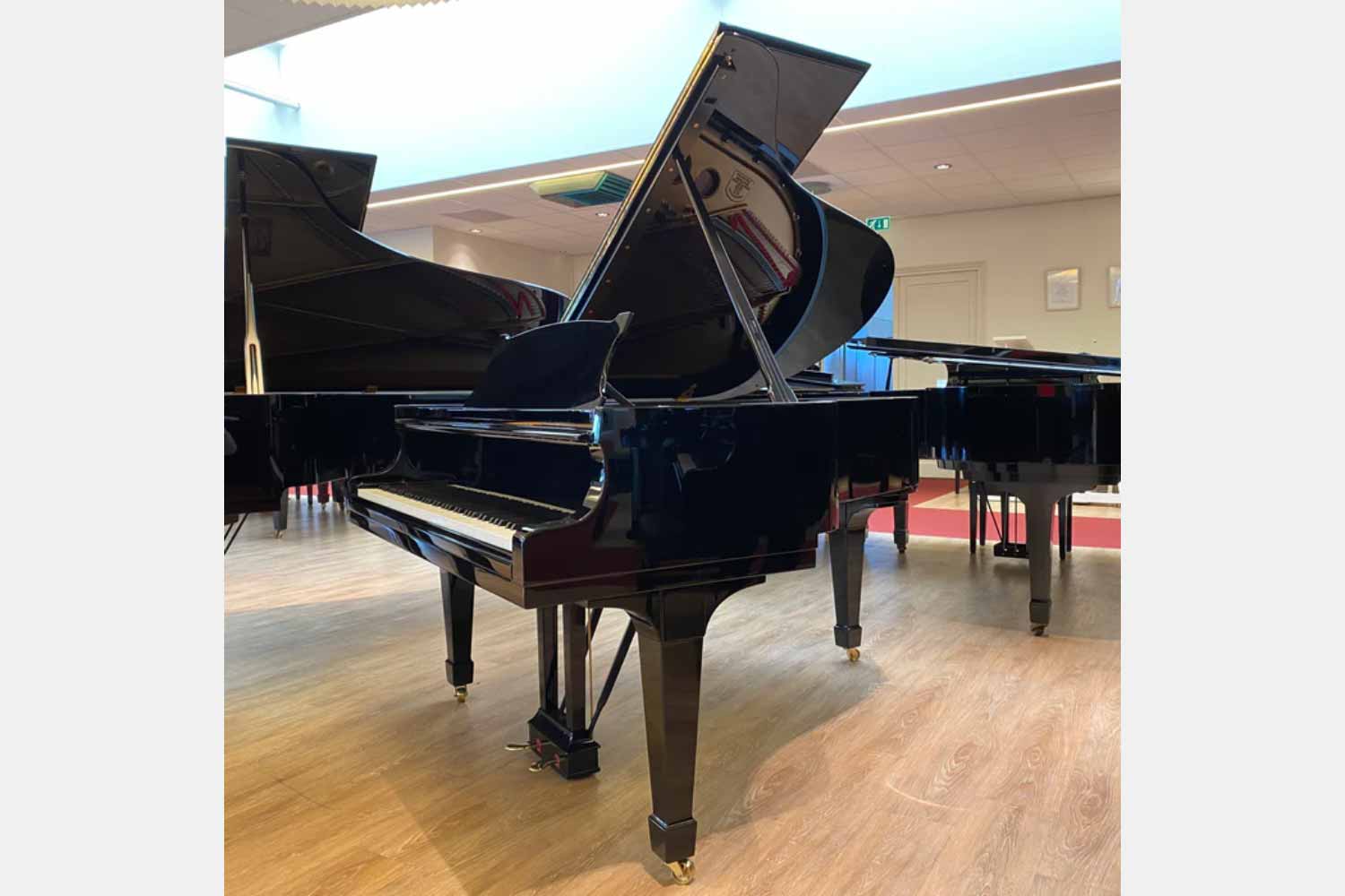 Steinway & Sons O-180 Zwart Hoogglans Vleugel