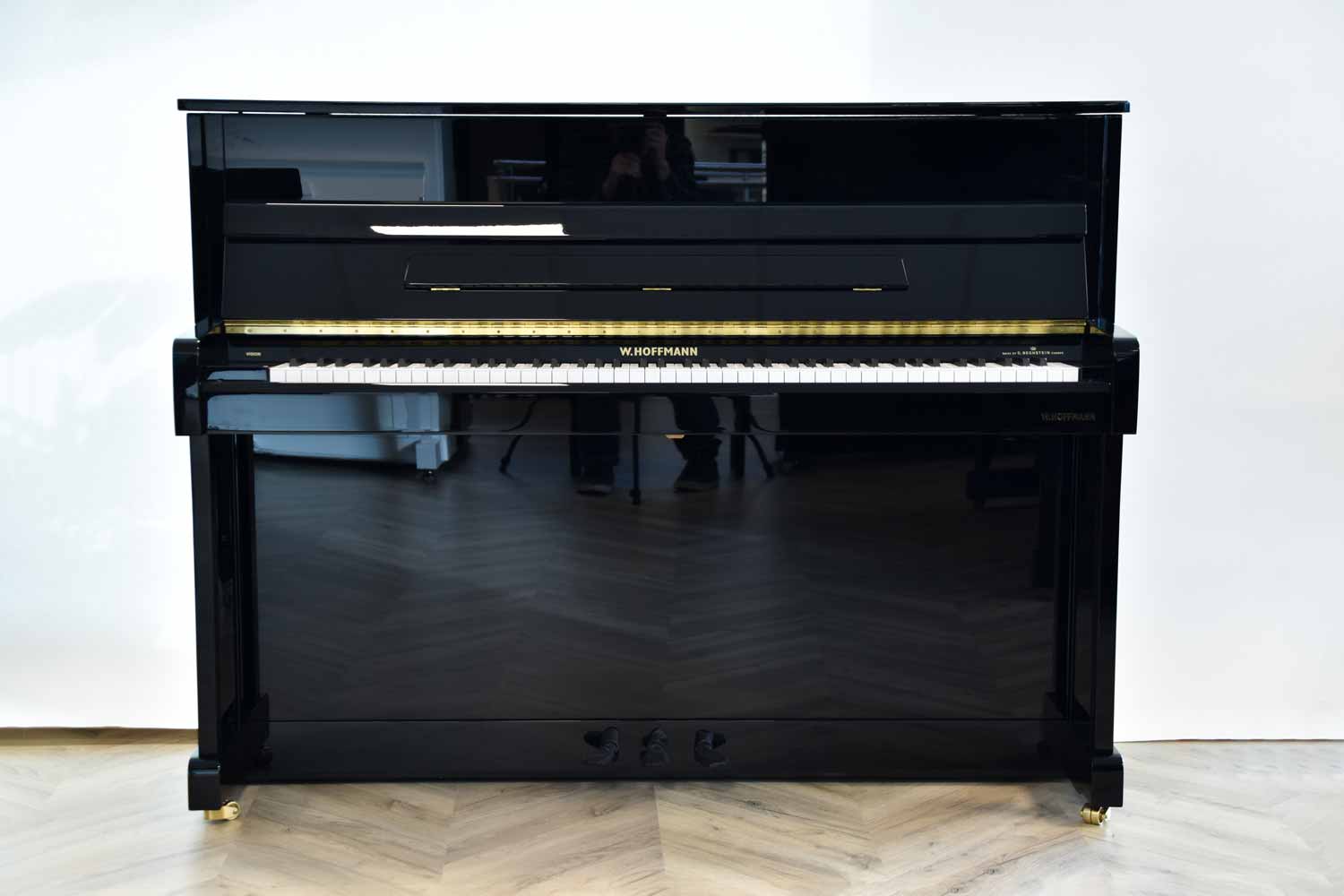 W. Hoffmann Vision V-112 Zwart Hoogglans piano