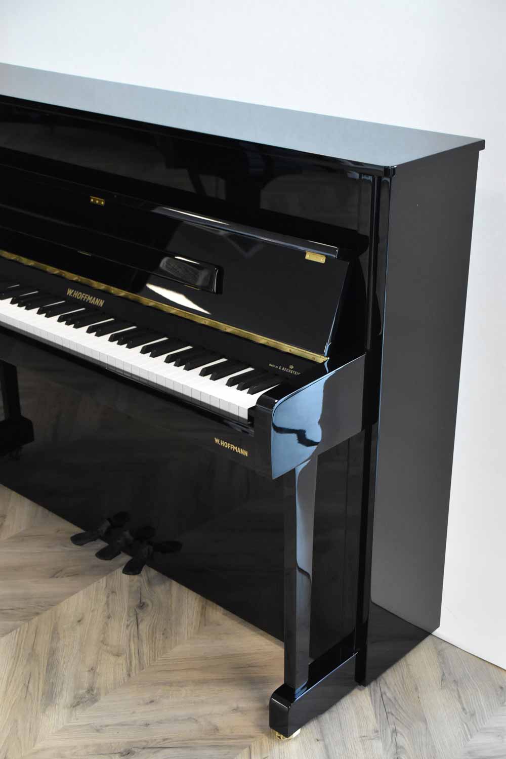 W. Hoffmann Vision V-112 Zwart Hoogglans piano