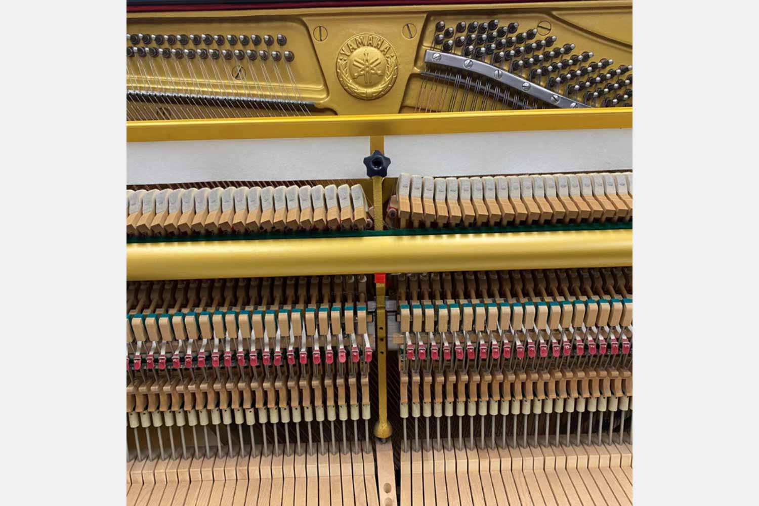 Yamaha UX Zwart Hoogglans Piano